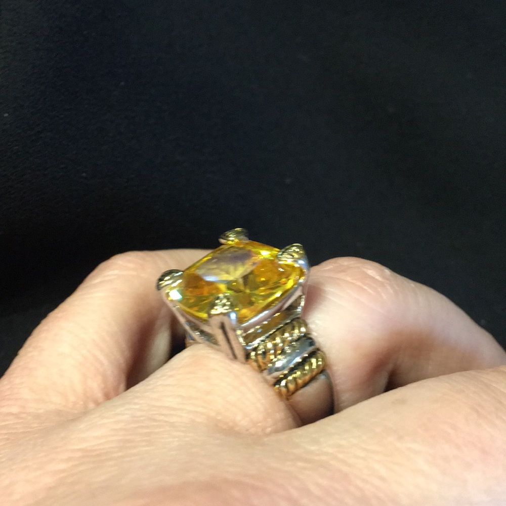 Beautiful citrine color stone ring size 8
